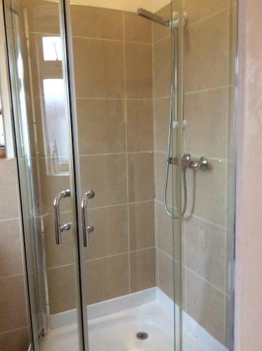 Beautifully Presented 6 Bed 5 & A Half Bath House