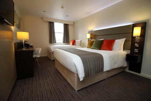 Posada Silurian Hotel By Staybc Family 3