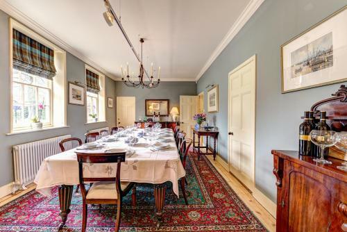 Orford Chateau Sleeps 12 With Wifi