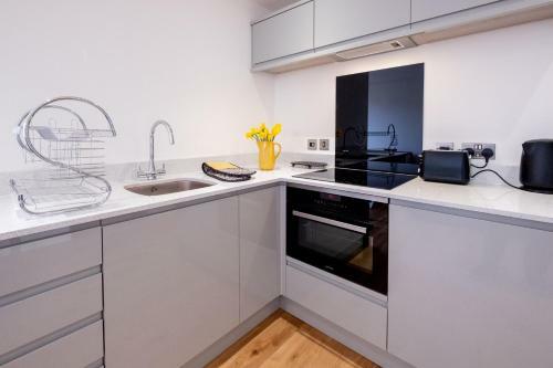 Oak ? Three Tuns Apartments