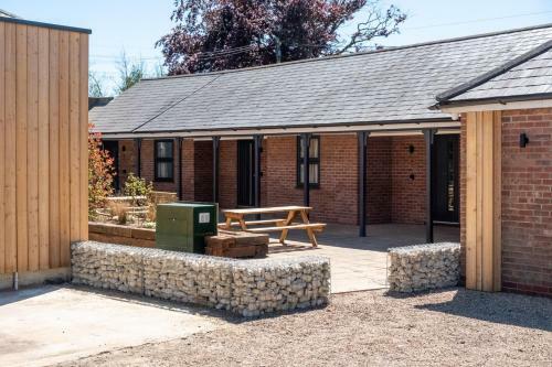 Oak ? Three Tuns Apartments