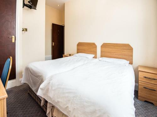 Hotel Oyo The White Hart Inn