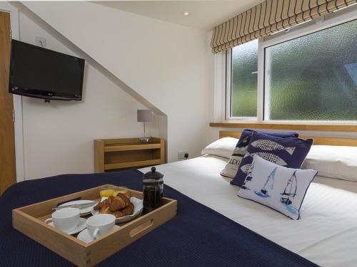 6 Knowle Court