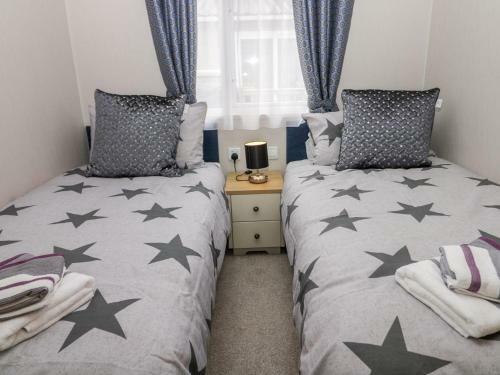 Charming Lodge Located On Cayton Bay Holiday Park