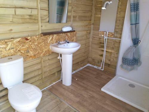 "george's" Lakeside Wooden Tipi