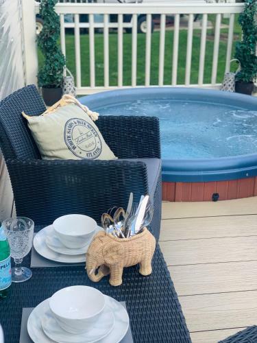 Hot Tub Breaks Tattershall Lakes