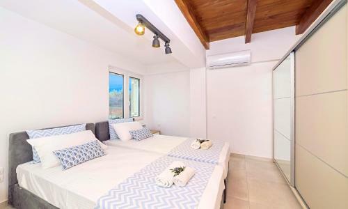 Cretan Family Villa Heated Pool