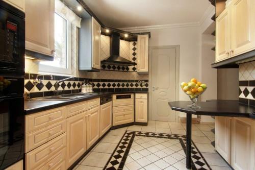 Black Diamond Luxury Villa Anavyssos In Athens