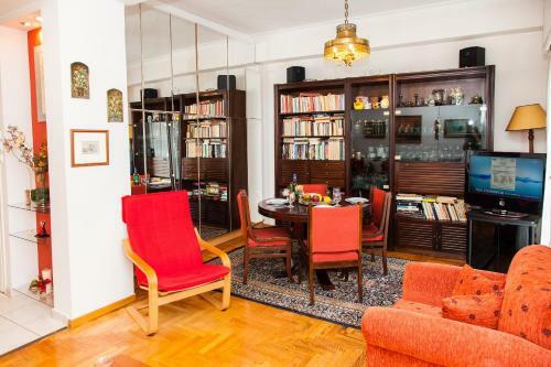 Vintage Apartment In Downtown Athens!