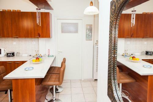 Vintage Apartment In Downtown Athens!