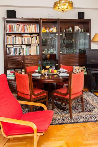 Vintage Apartment In Downtown Athens!