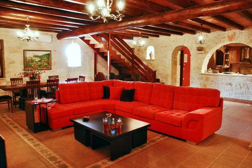 Koiliomenos Villa Sleeps 12 With Pool And Air Con