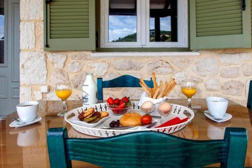 Fterno Villa Sleeps 2 With Pool Air Con And Wifi