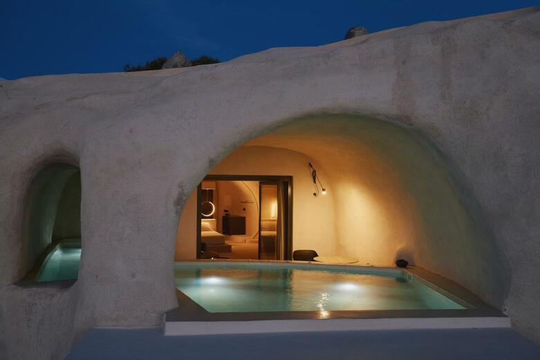 Hotel Divine Cave Experience