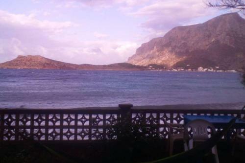 Waterfront Entire Beach House Below Geriakos Crag
