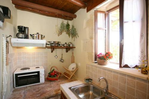 Vassiliki Traditional House Mountain & Field View