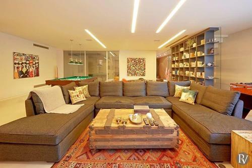 Kastro Villa Sleeps 18 With Pool And Air Con