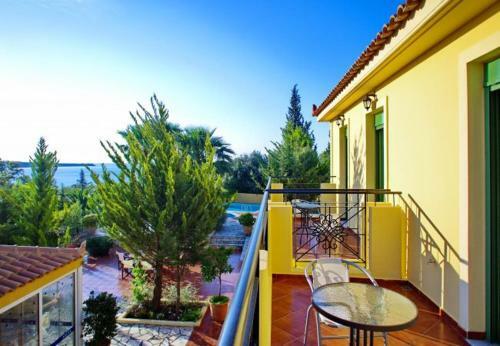 Kato Kateleios Villa Sleeps 7 With Pool And Air Con