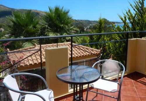 Kato Kateleios Villa Sleeps 7 With Pool And Air Con