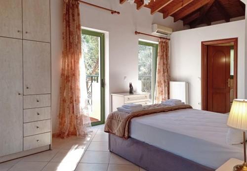 Villa In Kato Kateleios Sleeps 7 With Pool And Air Con