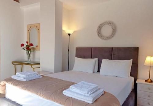 Villa In Kato Kateleios Sleeps 7 With Pool And Air Con