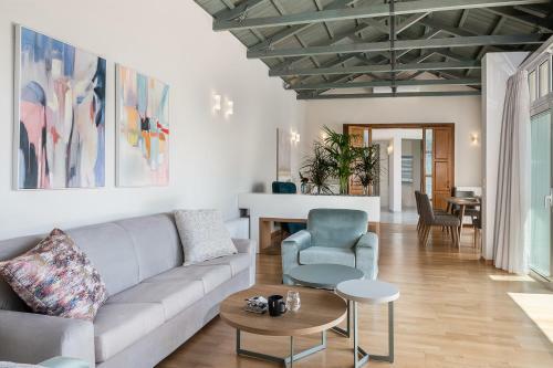 Villa Vilia, House On The Hill