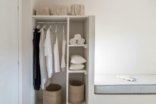 Eneos Kythnos Beach Villas-executive And Premium Villas