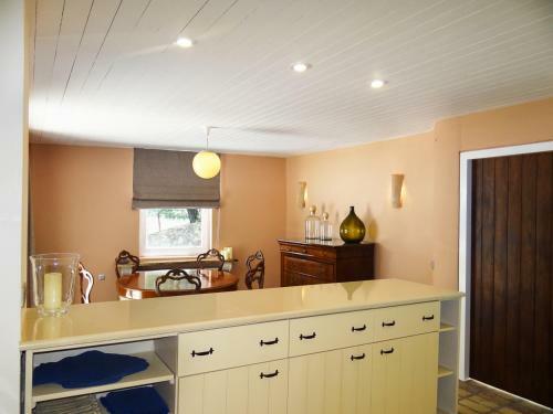 Chlomos Villa Sleeps 8 With Pool And Air Con
