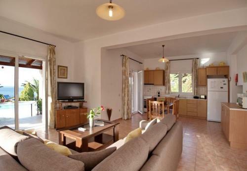 Kleismata Villa Sleeps 7 With Pool And Air Con