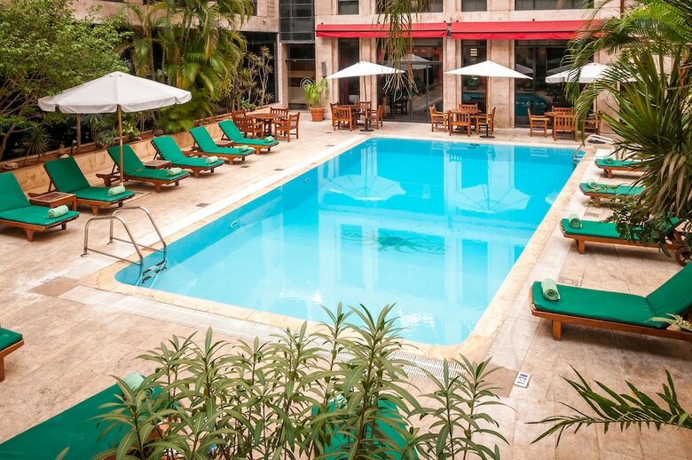 Le Commodore Hotel