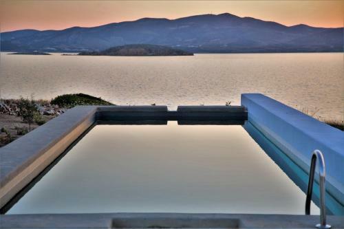 Platinum Paros Villa Villa Duette 6 Bedrooms Beachfront Makria Miti
