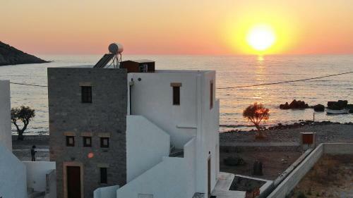 Hostal Yellow Room - The Sunset In A Room