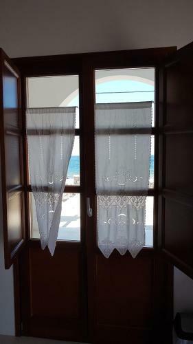 Hostal Yellow Room - The Sunset In A Room