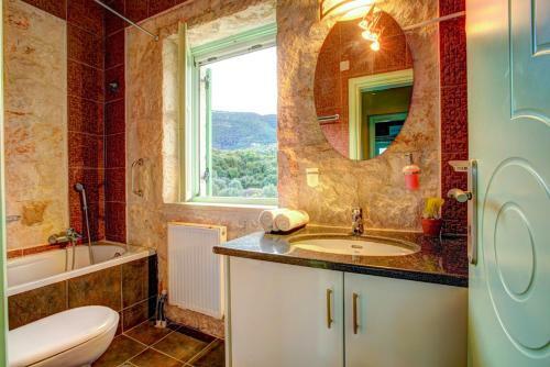 Perachori Villa Sleeps 6 Pool Air Con Wifi