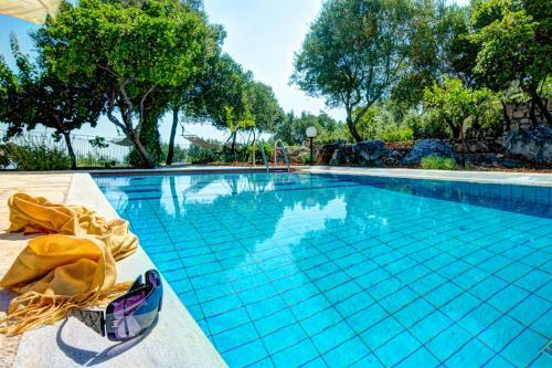 Perachori Villa Sleeps 6 Pool Air Con Wifi