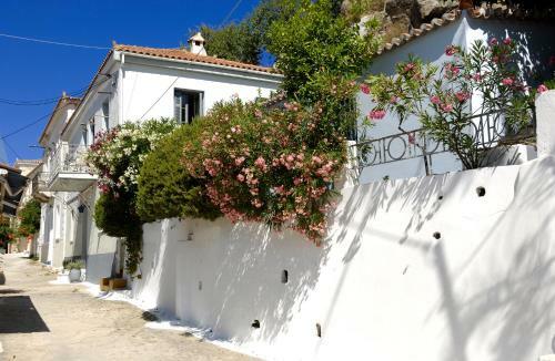 Hotel Sto Roloi Island Houses
