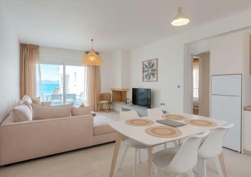 Hostal Costa Vasia Suites And Apartments
