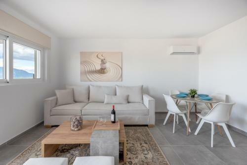 Hostal Costa Vasia Suites And Apartments
