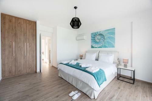 Hostal Costa Vasia Suites And Apartments