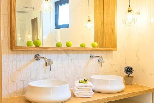 Villa Solaris Heated Pool & Jacuzzi