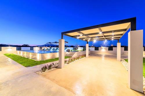 Villa Solaris Heated Pool & Jacuzzi