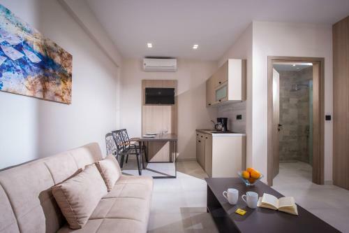 Hotel Enorme Eanthia Beach