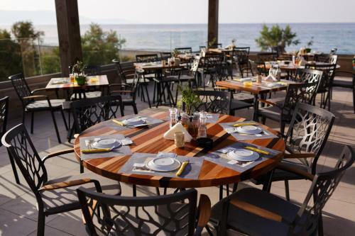 Hotel Enorme Eanthia Beach