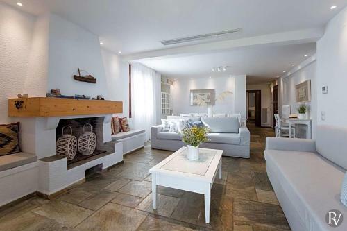 Agios Onoufrios Villa Sleeps 14 With Pool And Air Con