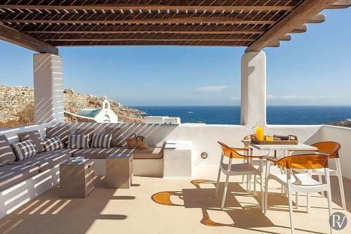 Costa Ilios Villa Sleeps 16 With Pool And Air Con