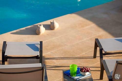 Costa Ilios Villa Sleeps 16 With Pool And Air Con