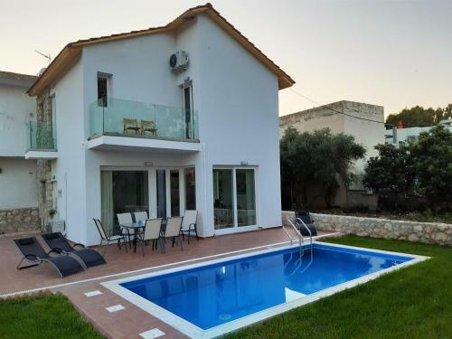 Villa Anastasia With Pool Near The Beach