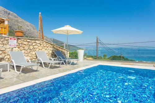 Akti Barbati Villa Tria