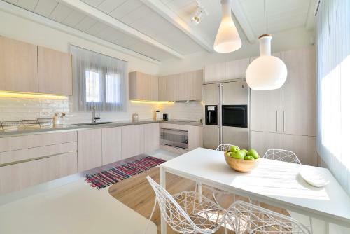 Villa In Elia Sleeps 8 With Pool And Air Con
