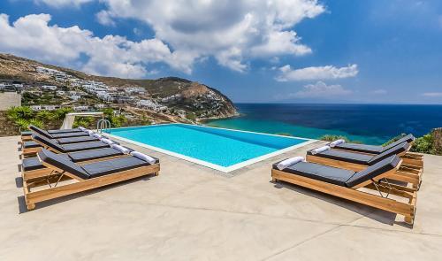 Elia Villa Sleeps 14 With Pool And Air Con